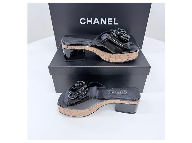 Chanel Mules con tacco Camellia da donna - Nero - vista 5