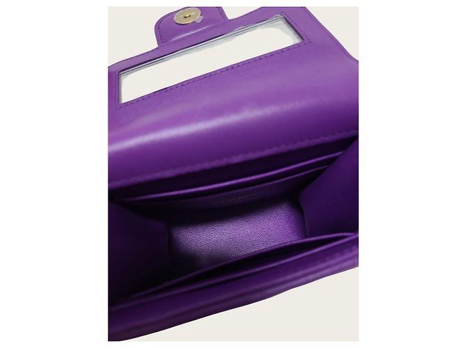 Chanel Mini Bolsa Chip em pele de cordeiro roxa com alça de mão e corrente dourada Roxo - vista 4