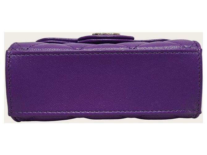 Chanel Mini Bolsa Chip em pele de cordeiro roxa com alça de mão e corrente dourada Roxo - vista 6