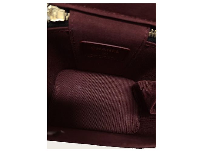 Vanity Chanel Beauty case piccolo in pelle nera e oro con catena Nero - vista 4