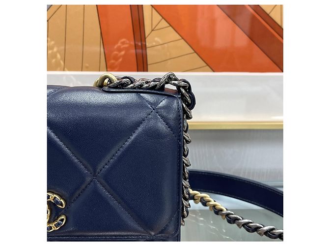 Chanel Borsa Mini WOC con catena in pelle di agnello Navy Gold Blu - vista 4
