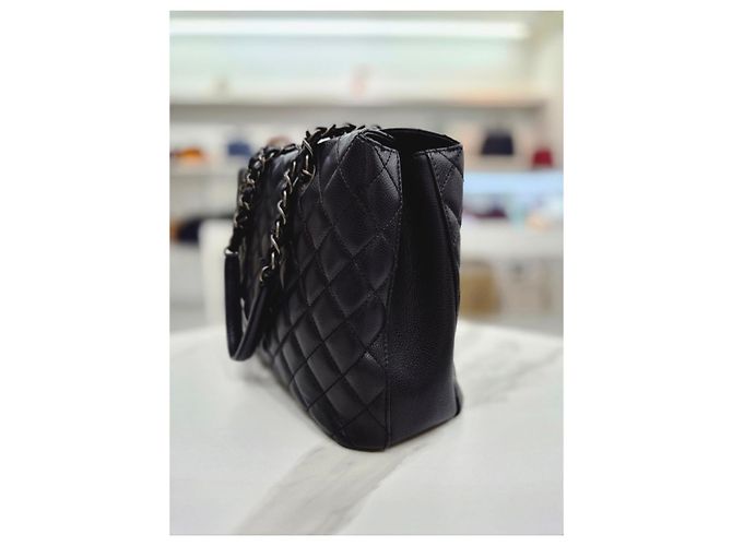 Chanel Borsa a spalla Large Timeless CC Caviar Nero - vista 3