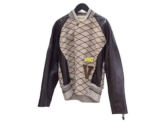 Louis Vuitton Bomber com Patches Marrom - vista 2