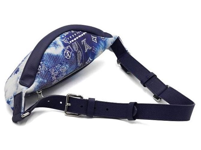 Louis Vuitton Saco de cintura Discovery para homem com estampa de bandana monograma azul Multicor - vista 10