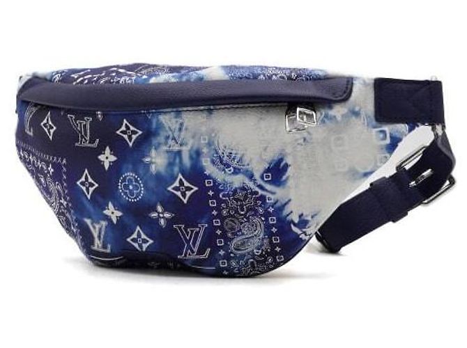 Louis Vuitton Saco de cintura Discovery para homem com estampa de bandana monograma azul Multicor - vista 3