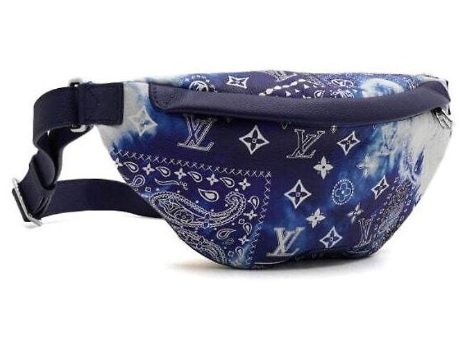 Louis Vuitton Saco de cintura Discovery para homem com estampa de bandana monograma azul Multicor - vista 4