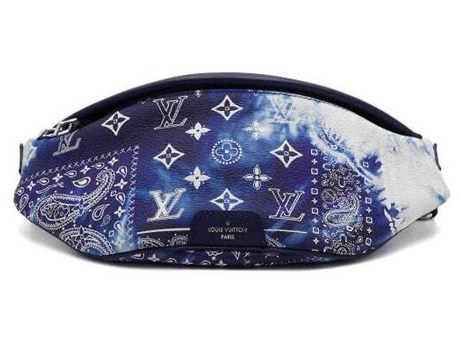 Louis Vuitton Saco de cintura Discovery para homem com estampa de bandana monograma azul Multicor - vista 7