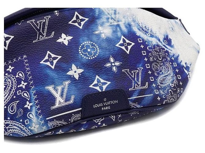 Louis Vuitton Saco de cintura Discovery para homem com estampa de bandana monograma azul Multicor - vista 8