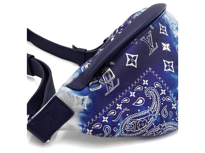 Louis Vuitton Saco de cintura Discovery para homem com estampa de bandana monograma azul Multicor - vista 9