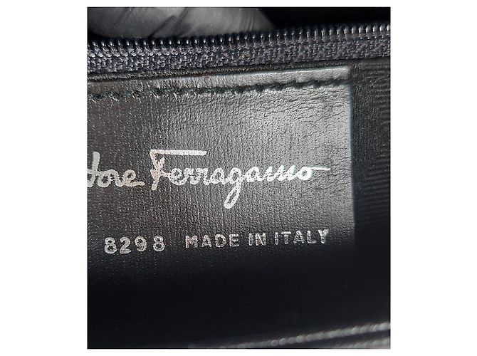 Salvatore Ferragamo Borsa a tracolla con patta Gancini nera Nero - vista 12