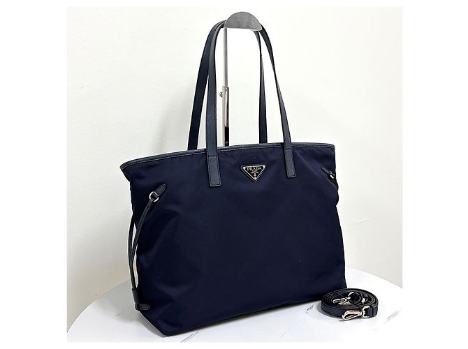 Prada Borsa Shopper in Nylon con Logo Triangolare Borsa a Tracolla Navy Blu - vista 3