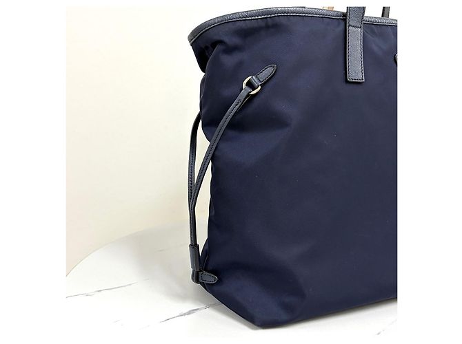 Prada Borsa Shopper in Nylon con Logo Triangolare Borsa a Tracolla Navy Blu - vista 9