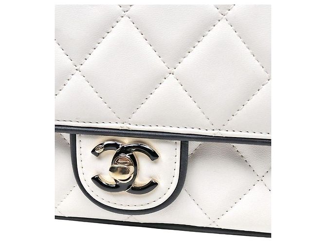Chanel Borsa a tracolla matelassé bianca con catena Bianco - vista 8
