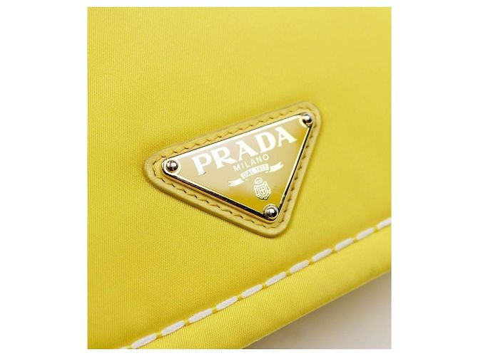 Prada Borsa a tracolla con catena in nylon giallo - vista 11
