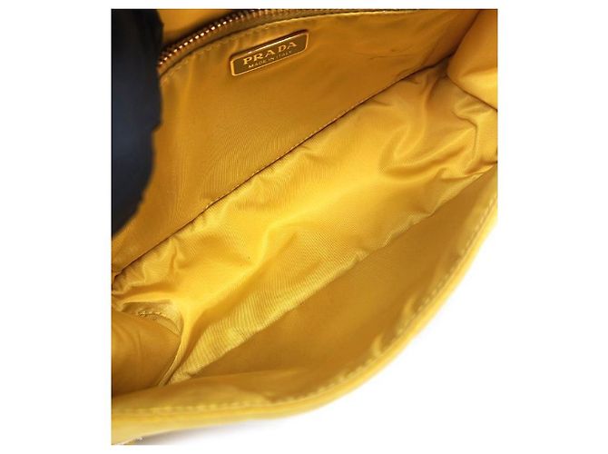 Prada Borsa a tracolla con catena in nylon giallo - vista 12