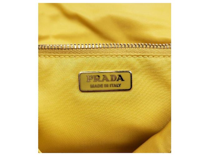 Prada Borsa a tracolla con catena in nylon giallo - vista 13