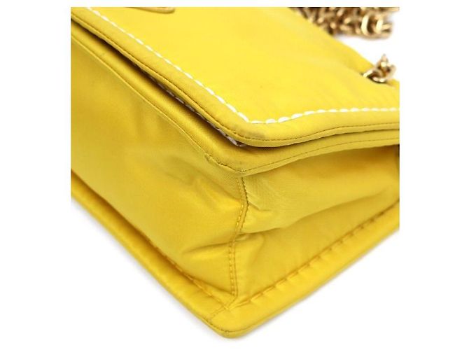 Prada Borsa a tracolla con catena in nylon giallo - vista 6