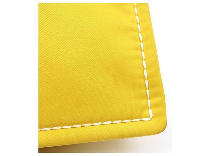 Prada Borsa a tracolla con catena in nylon giallo - vista 8