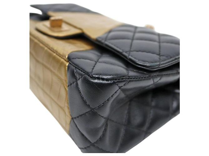 Chanel Bolsa de Ombro com Corrente e Aba em Dois Tons Black Gold Multicor - vista 6