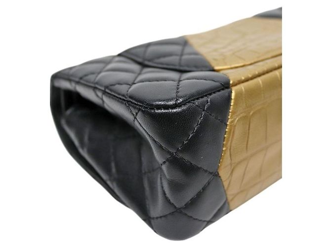 Chanel Bolsa de Ombro com Corrente e Aba em Dois Tons Black Gold Multicor - vista 7