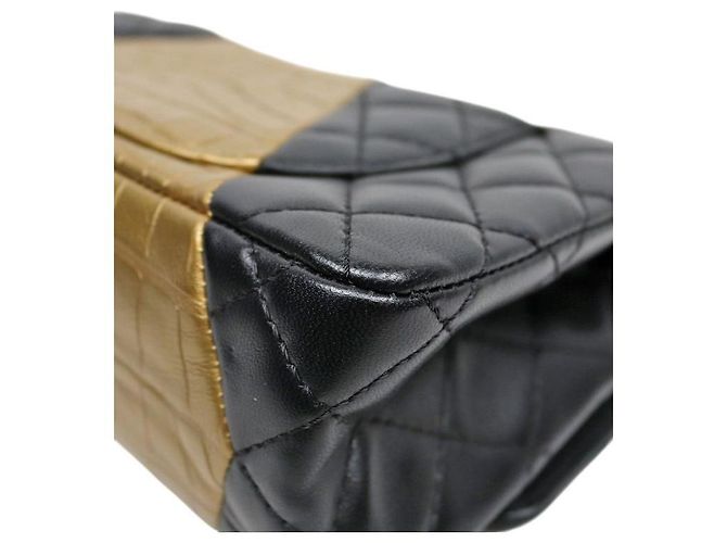 Chanel Bolsa de Ombro com Corrente e Aba em Dois Tons Black Gold Multicor - vista 8