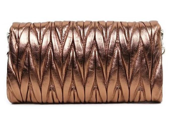 Miu Miu Borsa a tracolla matelassé dorata D'oro - vista 3