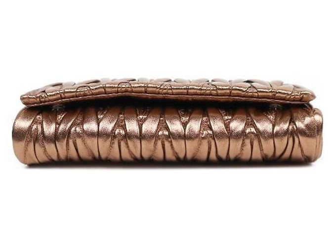 Miu Miu Borsa a tracolla matelassé dorata D'oro - vista 4