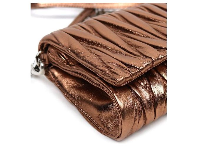 Miu Miu Borsa a tracolla matelassé dorata D'oro - vista 5