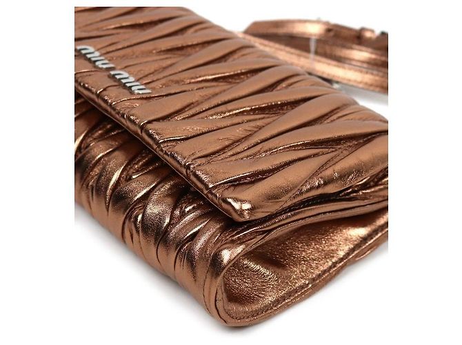 Miu Miu Borsa a tracolla matelassé dorata D'oro - vista 6