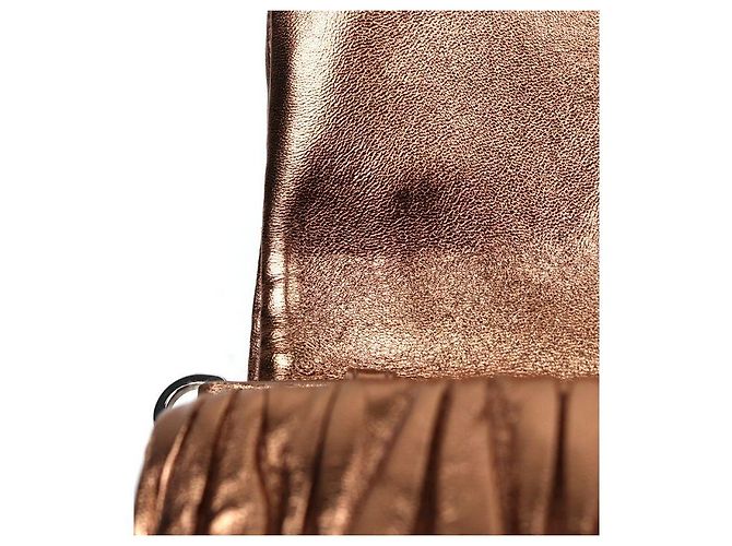 Miu Miu Borsa a tracolla matelassé dorata D'oro - vista 9