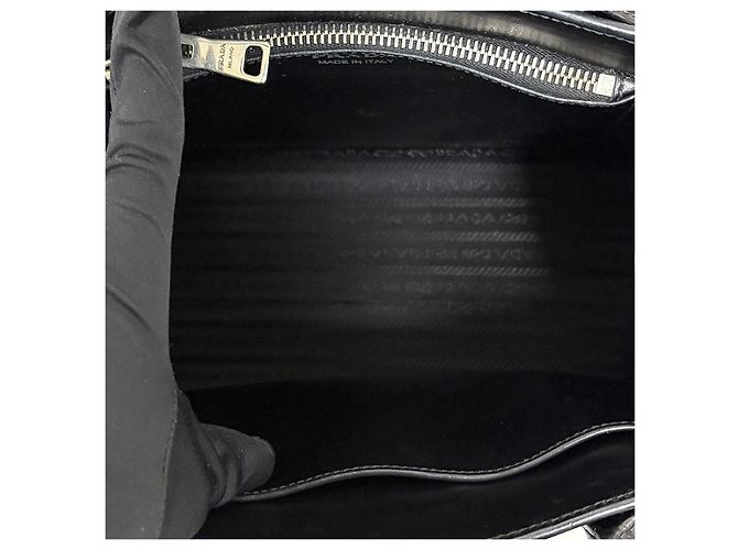 Prada Borsa Tote Saffiano Monochrome Borsa a Tracolla Nera Nero - vista 18