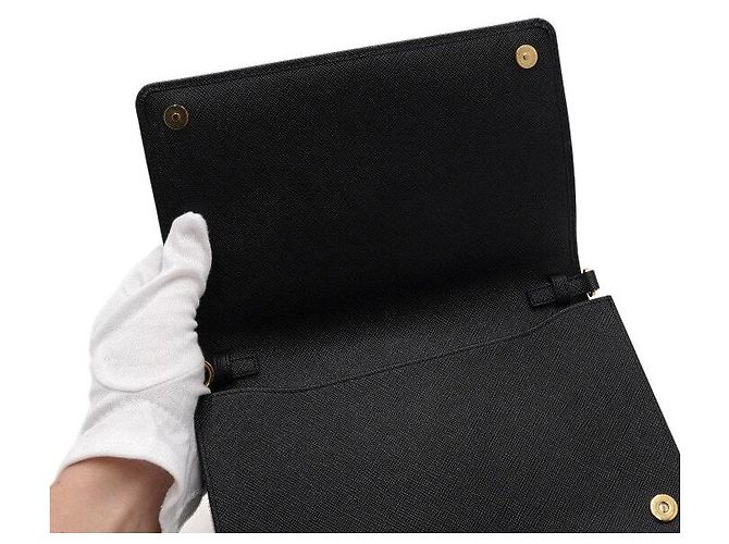 Prada Borsa a tracolla e crossbody con patta in pelle Saffiano Nero - vista 5