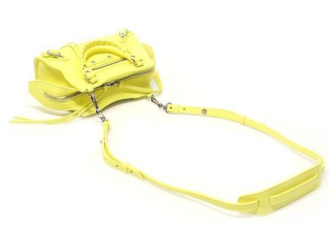 Balenciaga Neo Classic Top Handle Mini City in vitello giallo - vista 3