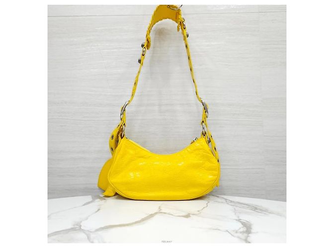 Balenciaga Borsa a tracolla in pelle di agnello gialla Giallo - vista 3