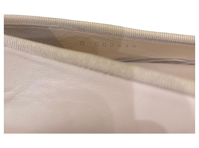 Sapatilhas Chanel para Mulher CC com Ponta Reforçada e Laço em Pele Acolchoada Cru - vista 5