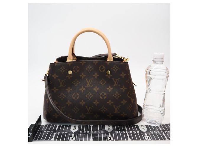 Borsa Louis Vuitton Monogram Montaigne BB Marrone Beige - vista 3