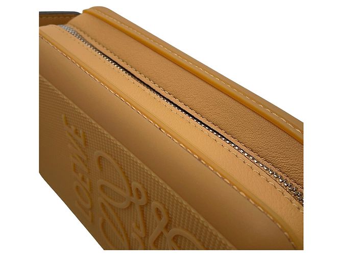 Borsa a tracolla Loewe Anagram Molded Sling Body Bag Cammello - vista 13