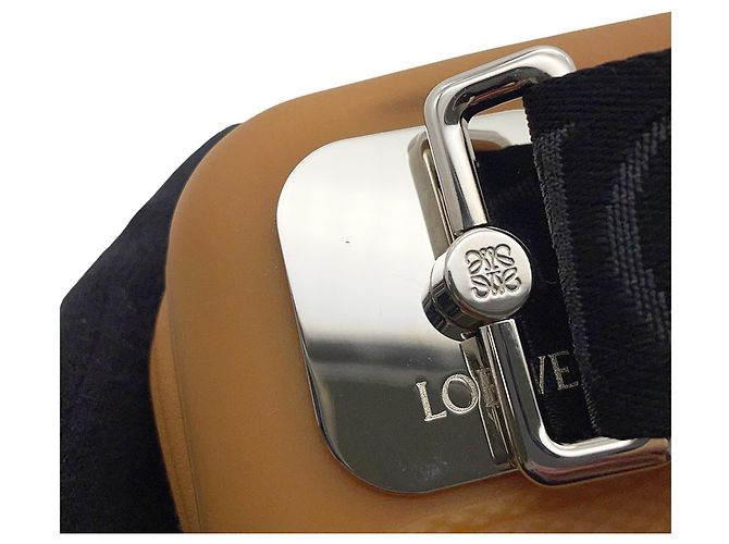 Borsa a tracolla Loewe Anagram Molded Sling Body Bag Cammello - vista 15