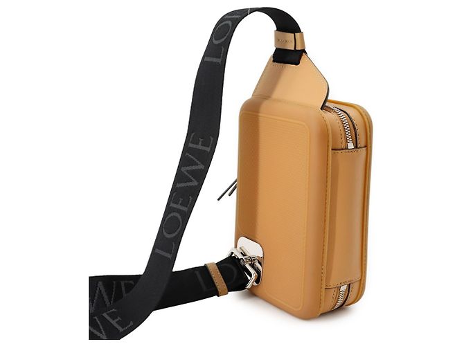 Borsa a tracolla Loewe Anagram Molded Sling Body Bag Cammello - vista 3