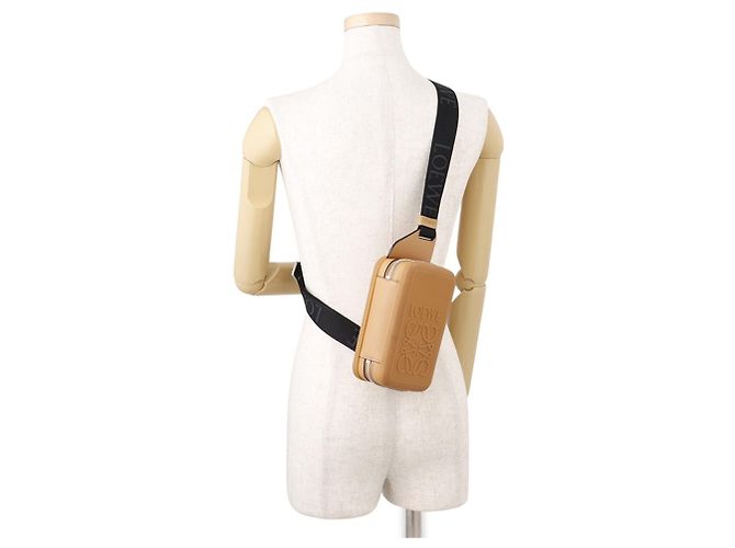 Borsa a tracolla Loewe Anagram Molded Sling Body Bag Cammello - vista 5