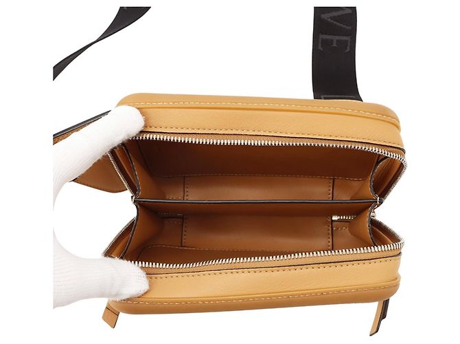 Borsa a tracolla Loewe Anagram Molded Sling Body Bag Cammello - vista 6
