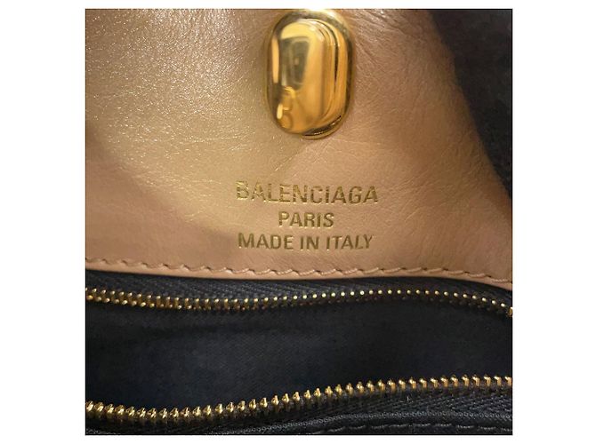 Borsa Balenciaga BB Soft Hobo in pelle beige - vista 15