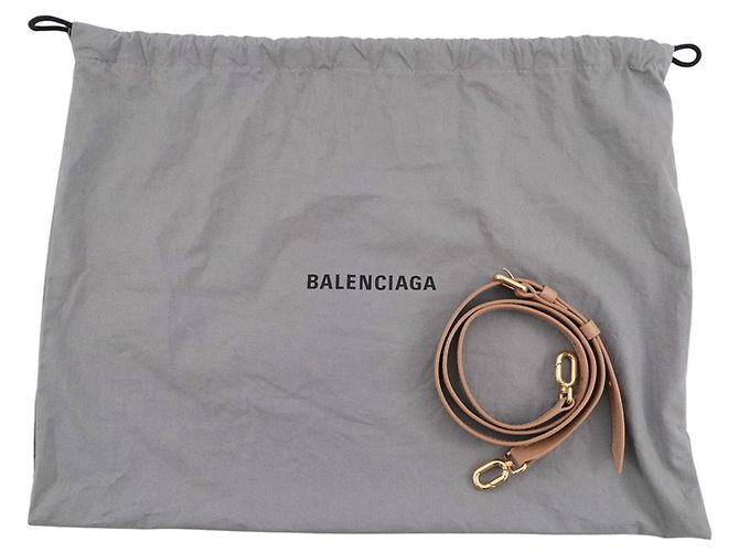 Borsa Balenciaga BB Soft Hobo in pelle beige - vista 16