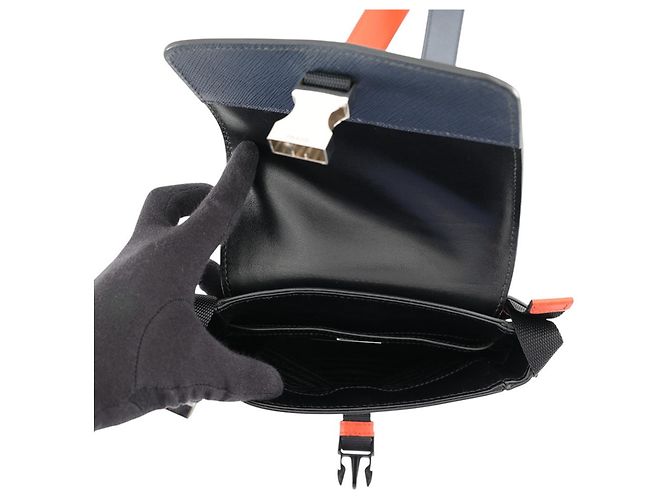 Borsa a tracolla Prada Triangle in pelle Saffiano Arancione Blu navy - vista 6