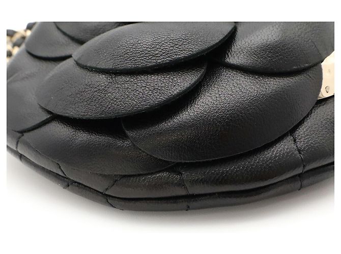 Borsa a spalla Pochette Chanel Camellia Matelassé con catena Nero - vista 4