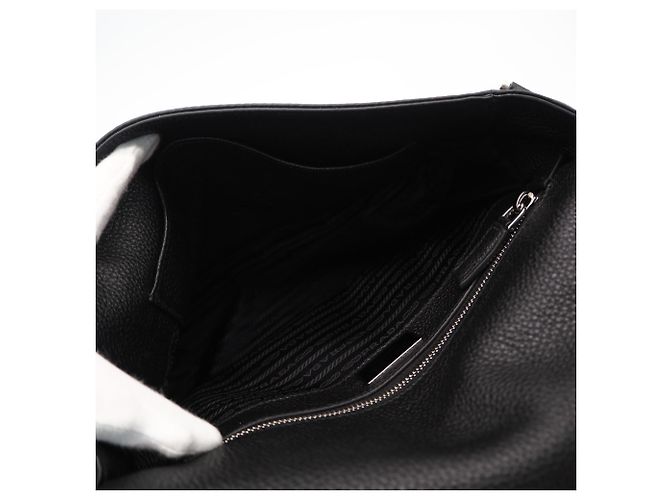 Borsa a tracolla Prada in pelle di vitello nera Nero - vista 11
