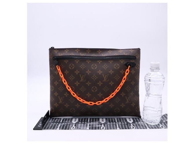 Louis Vuitton Monogram Pochette A4 Clutch Bag Marrone Beige - vista 3