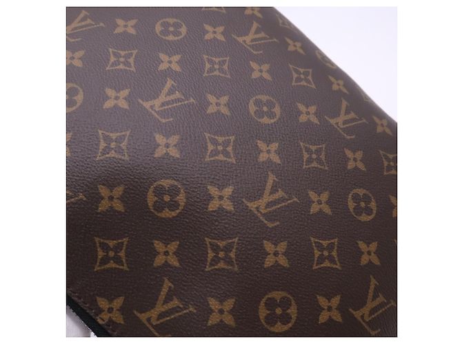 Louis Vuitton Monogram Pochette A4 Clutch Bag Marrone Beige - vista 4