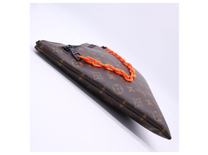 Louis Vuitton Monogram Pochette A4 Clutch Bag Marrone Beige - vista 5