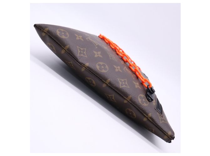 Louis Vuitton Monogram Pochette A4 Clutch Bag Marrone Beige - vista 6